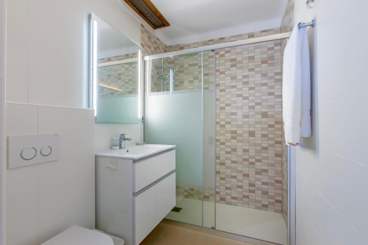 Beachfront Villa Socias Playa By Sealand Villas Плая де Муро Екстериор снимка